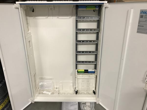 Hager Verteilerschrank mit 1x Verteilerfeld ZU37VT5APZ2 mit APZ, ZB33S